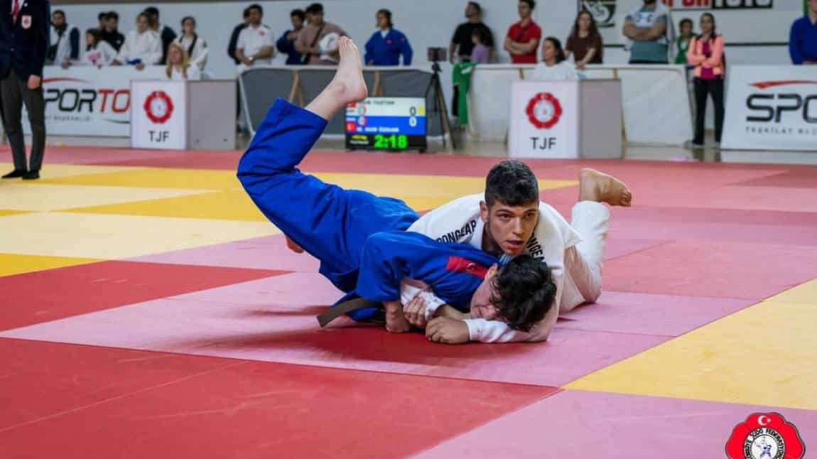 Judo Şampiyonasında yarışan  Kerem Ateş Yalçın Türkiye Şampiyonu olmuştur.